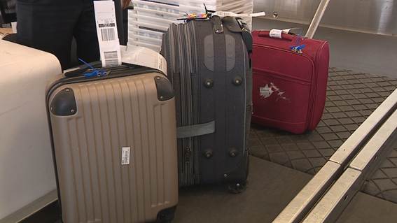 Bagagem em aeroporto — Foto: Reprodução/ RBS TV